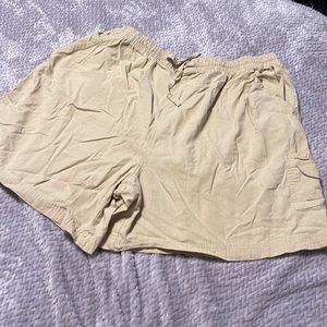 Khaki colored shorts. Woman’s 2xl.
